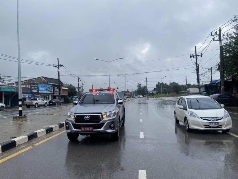 ป้อมบ้านนาช่วยเหลือประชาชนรถน้ำมันหมด